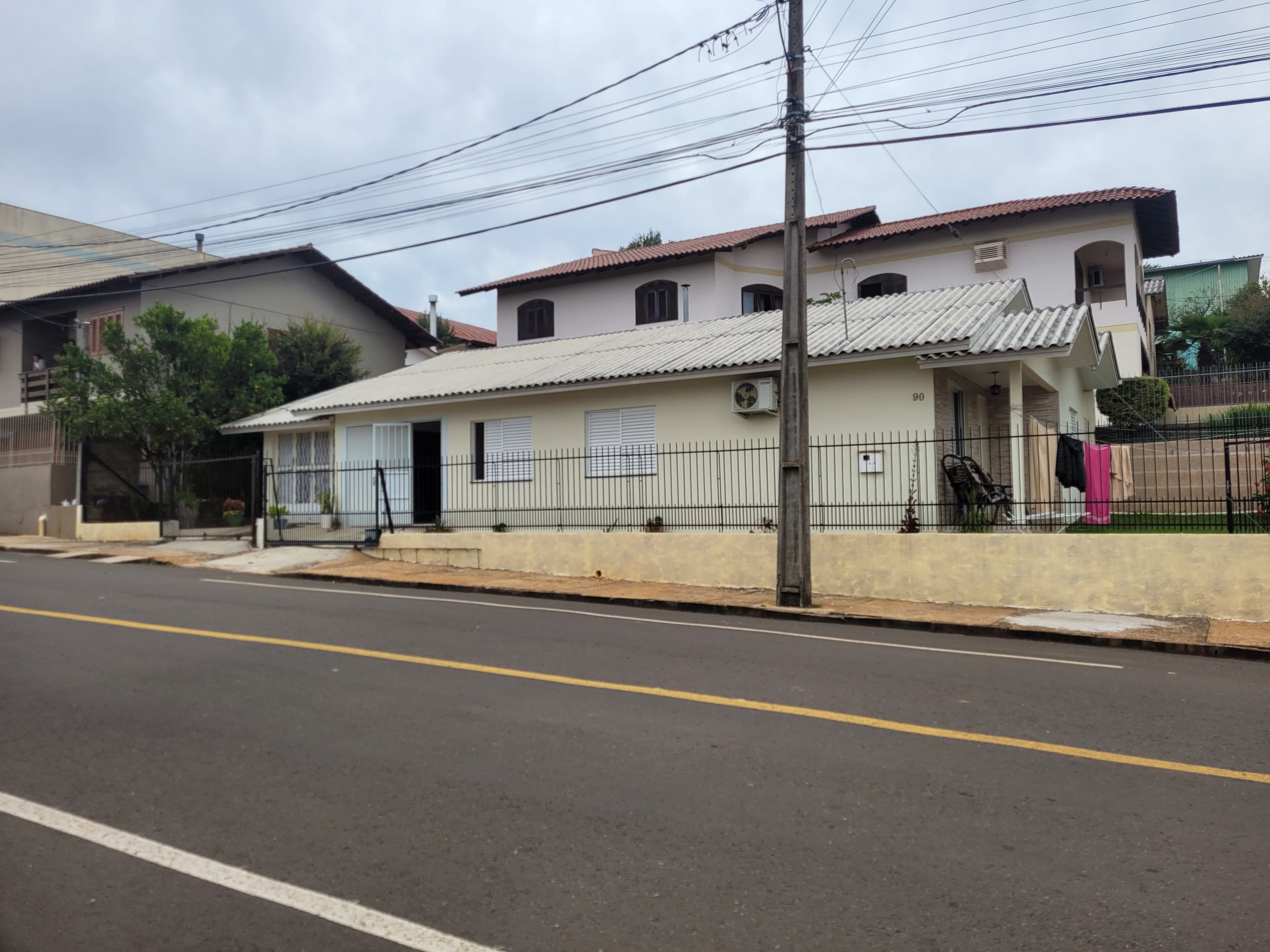 Casa de esquina no Bairro Koller — foto 1